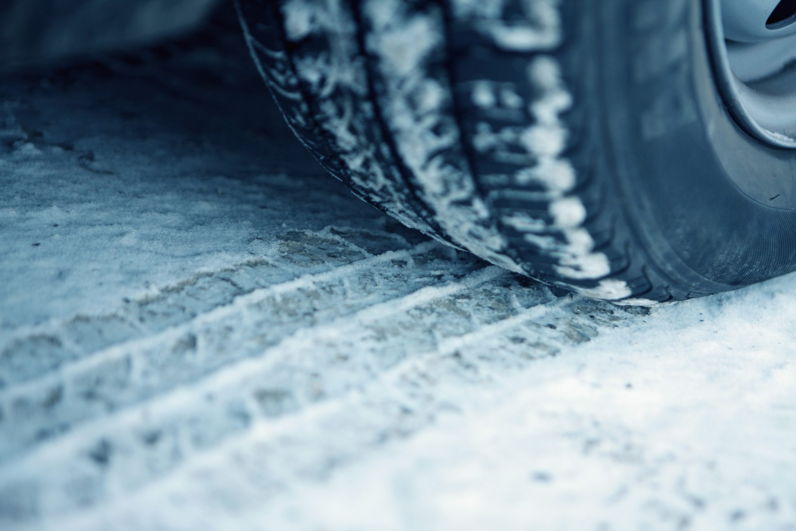 Sur la neige, quel système est le meilleur : transmission 4 X 4, ou simples  pneus hiver ?