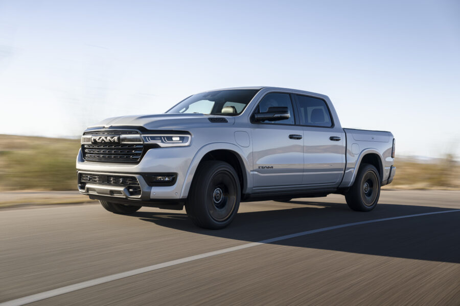 ram-1500-ramcharger-le-prix-du-gros-trois-rivieres - sur la route