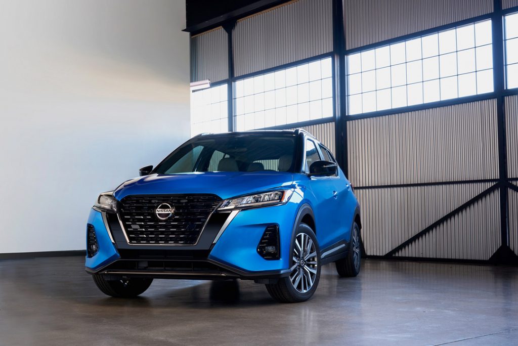 vue avant du Nissan Kicks 2021 stationé dans un garage