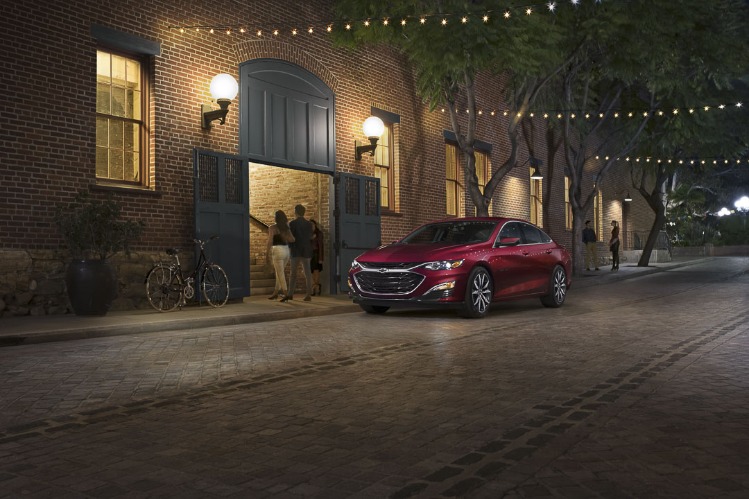 vue trois quart avant de la Chevrolet Malibu 2022