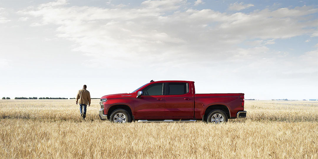 vue latérale du Chevrolet Silverado 1500