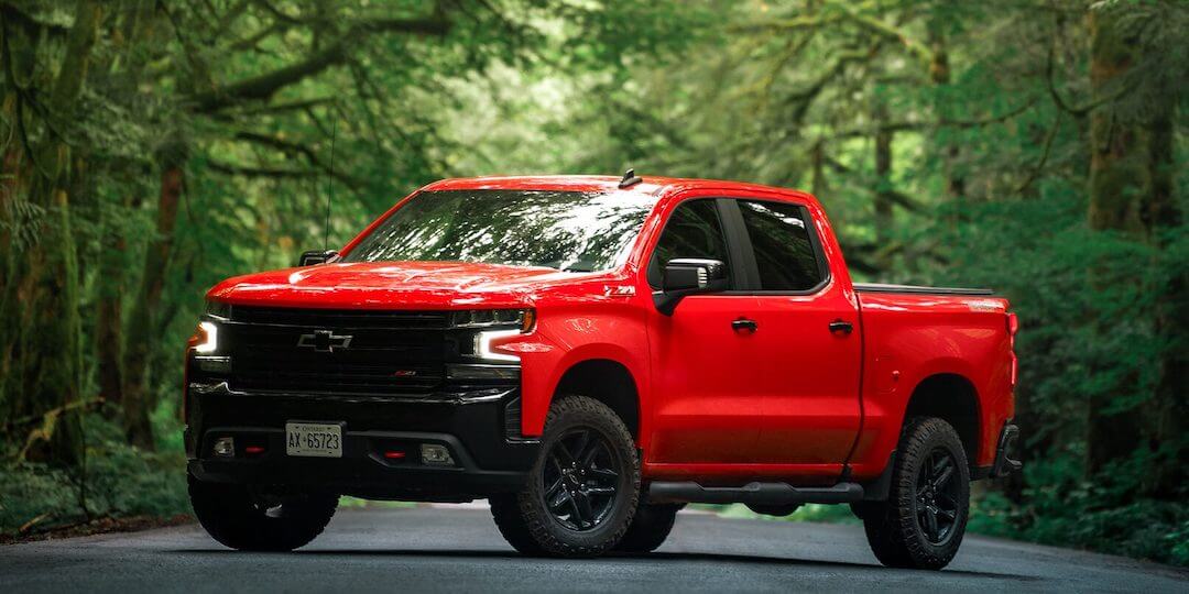 vue trois quart avant du Chevrolet Silverado LS Trail Boss 2021