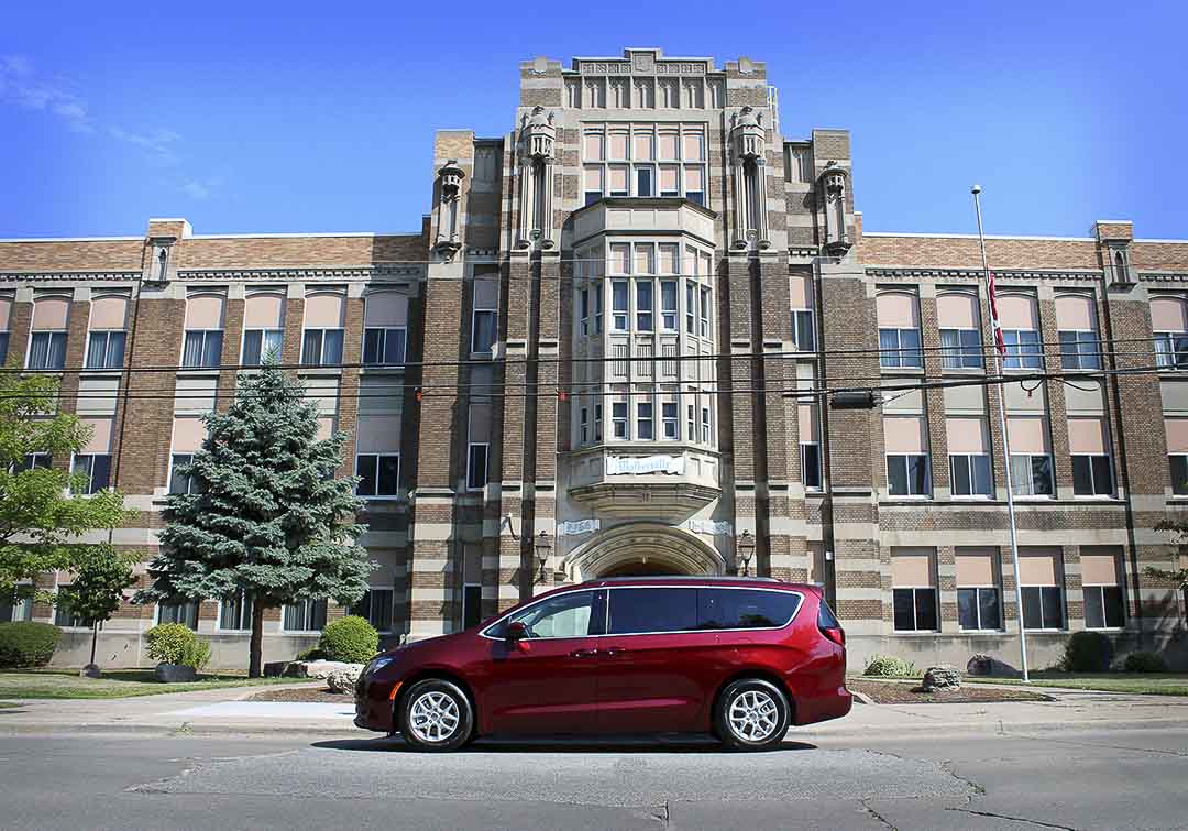 vue latérale de la Chrysler Grand Caravan 2021