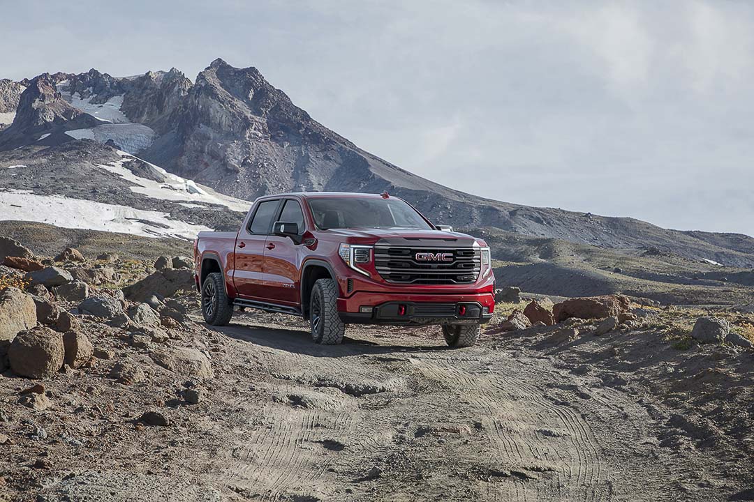 vue trois quart avant du GMC Sierra AT4X 1500 2022