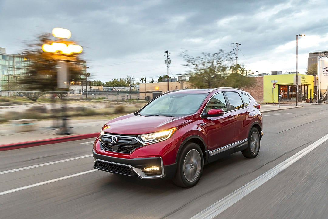 vue trois quart avant du Honda CR-V 2022 sur une route