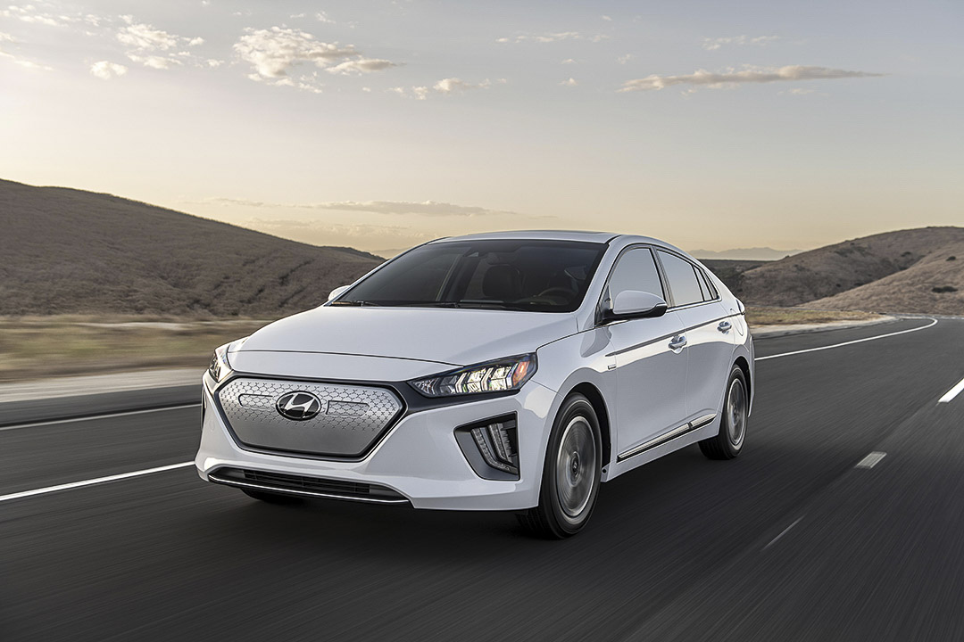 vue trois quart avant de la Hyundai IONIQ 2021