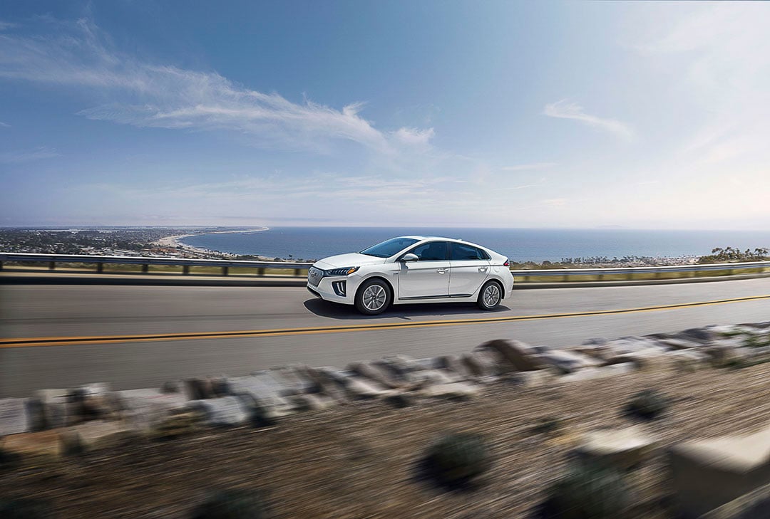 vue latérale de la Hyundai IONIQ 2021