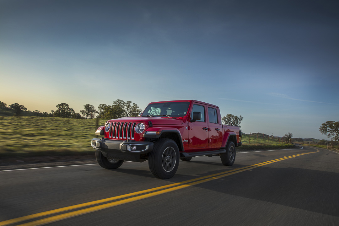 vue trois quart avant du Jeep Gladiator Overland 2022