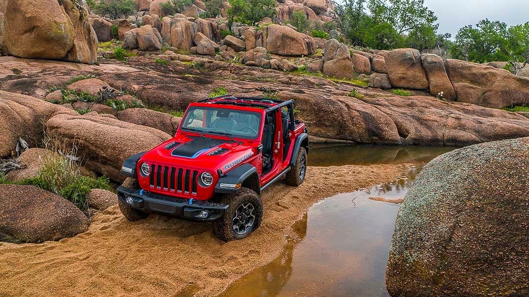 vue avant du Jeep Wrangler Rubicon 4xe 2022