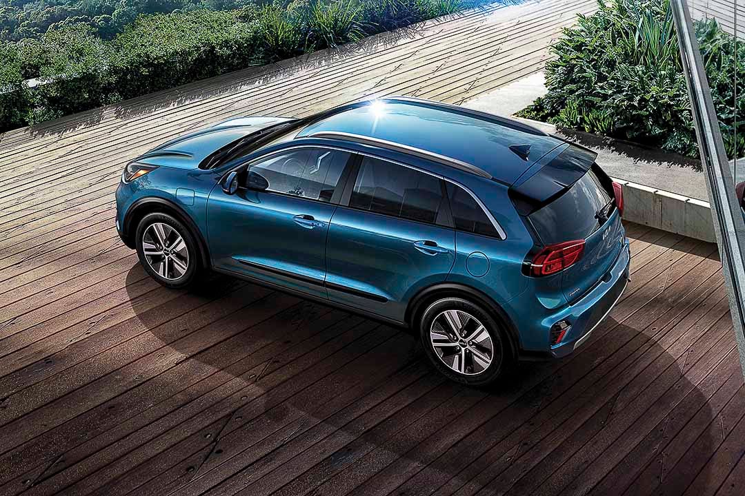 vue latérale arrière du Kia Niro hybride 2021