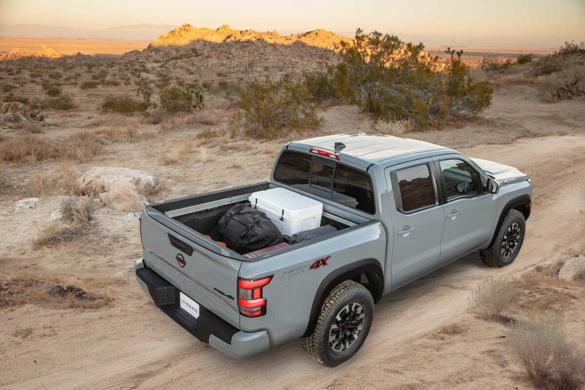 vue trois quart arrière du Nissan Frontier 2022