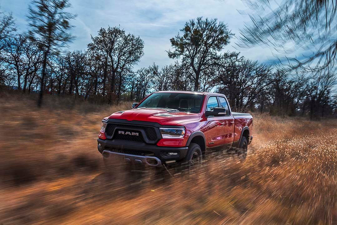 vue latérale avant du RAM 1500 Rebel 2022